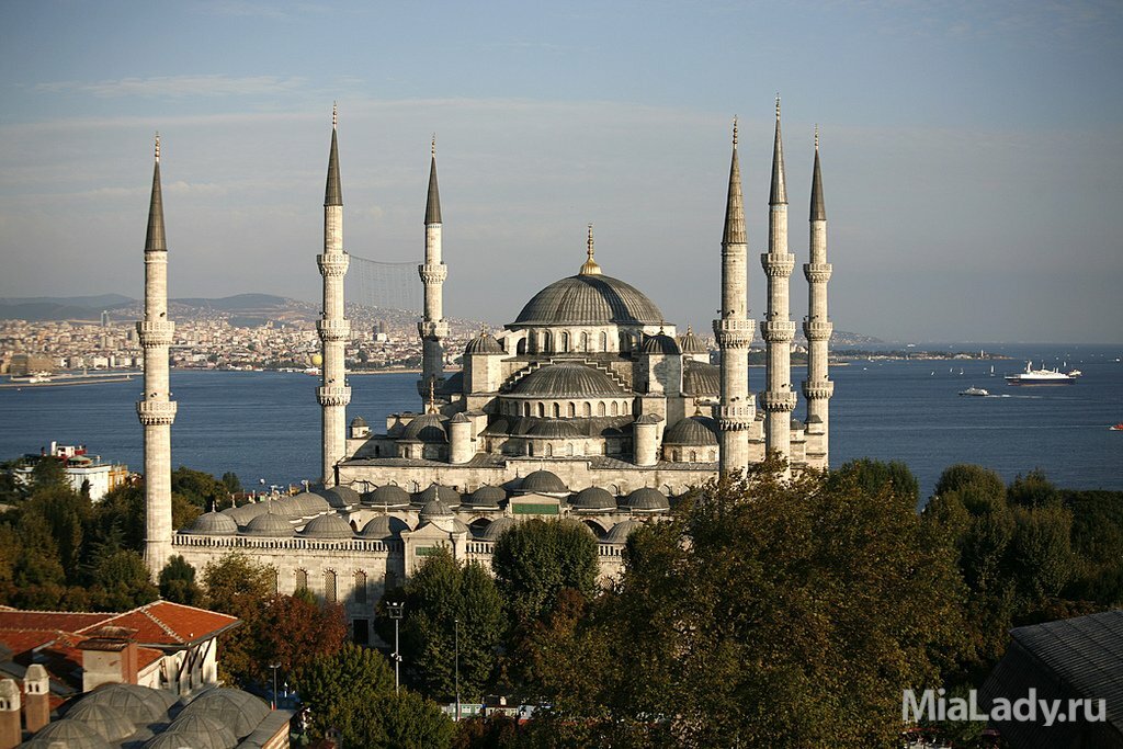 голубая мечеть Султана Ахмета в Стамбуле На стыке Азии и Европы